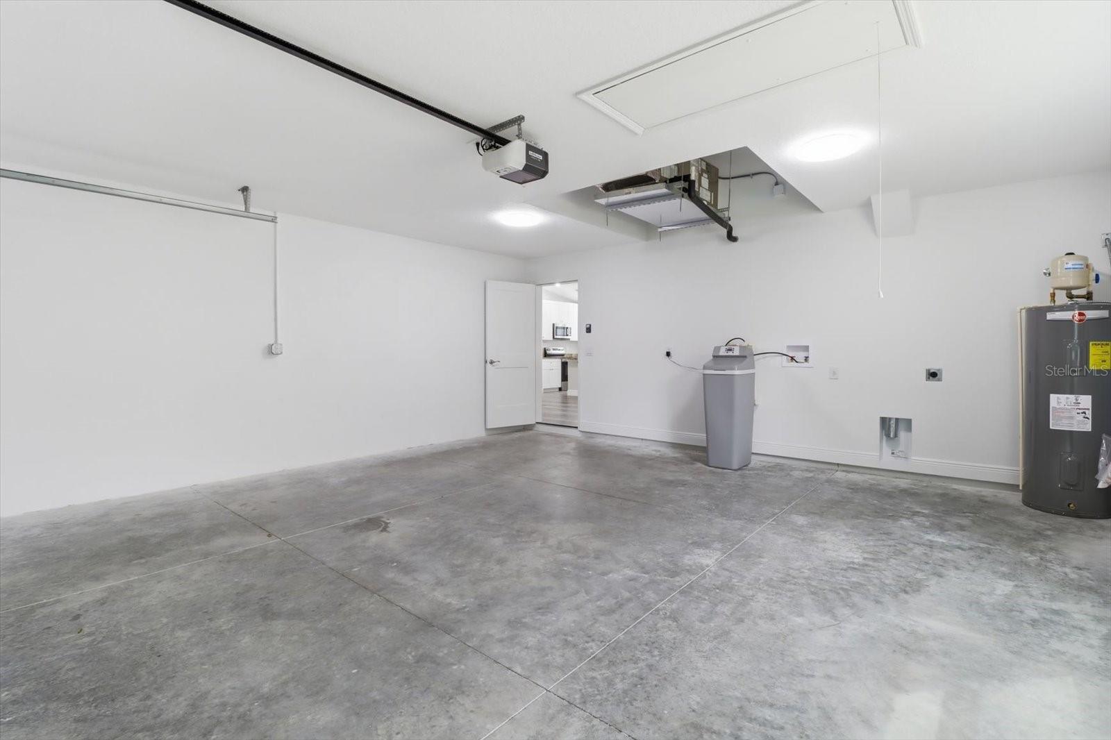 DE ROSA INC UNIT 03 - Residential