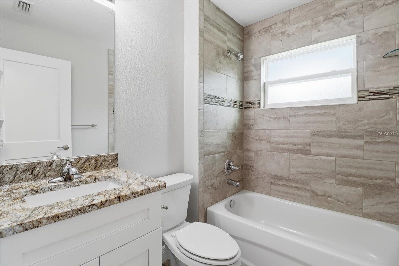 DE ROSA INC UNIT 03 - Residential