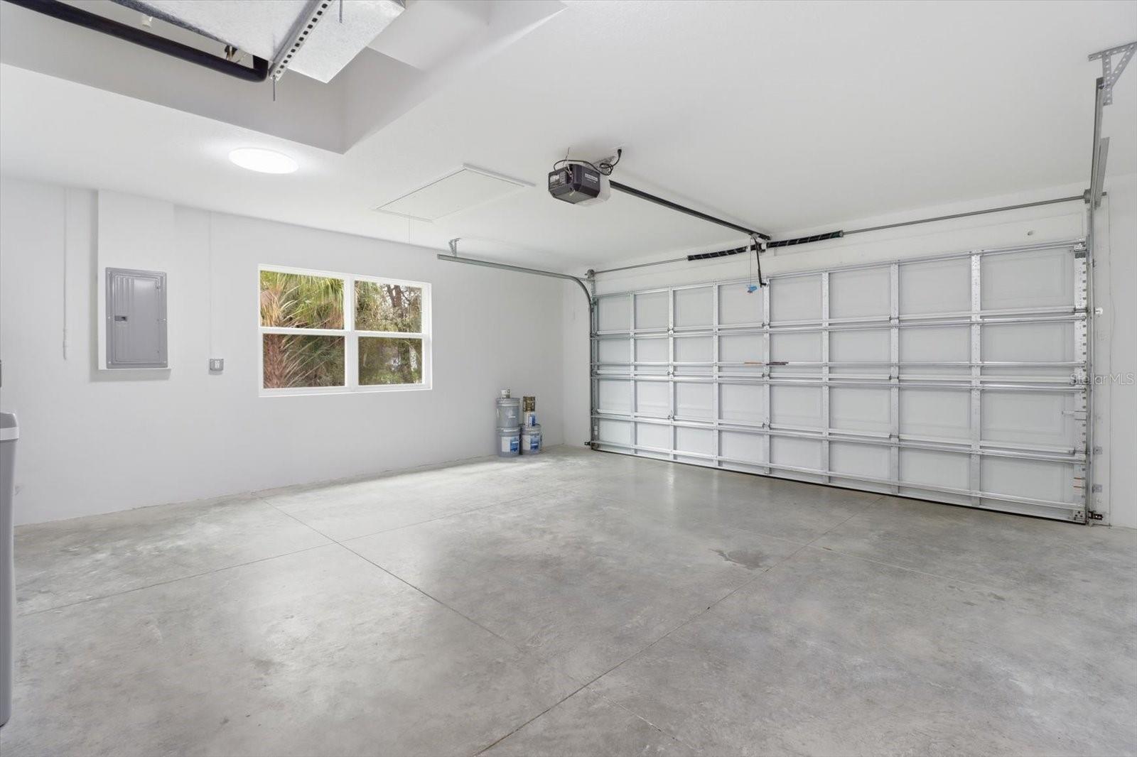 DE ROSA INC UNIT 03 - Residential