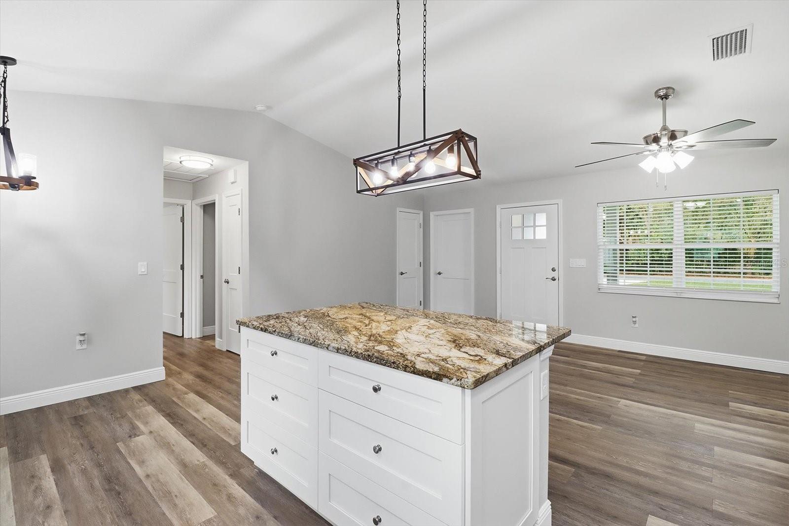 DE ROSA INC UNIT 03 - Residential