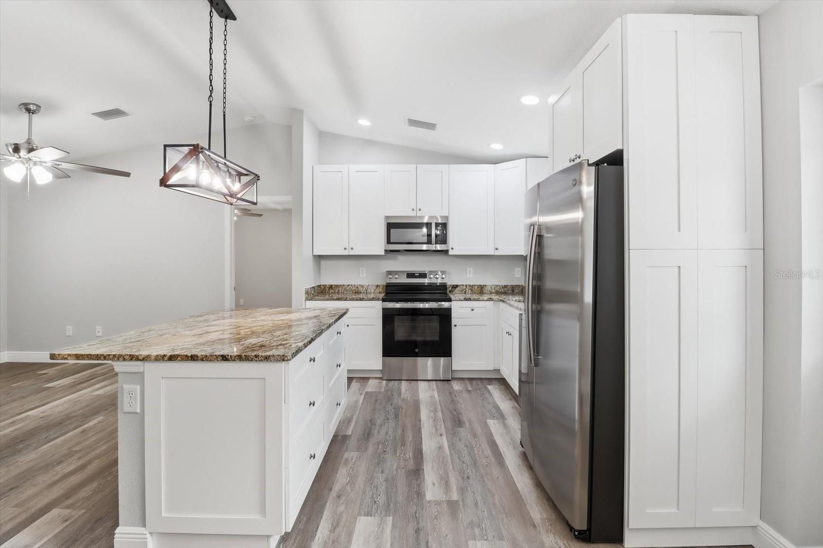 DE ROSA INC UNIT 03 - Residential