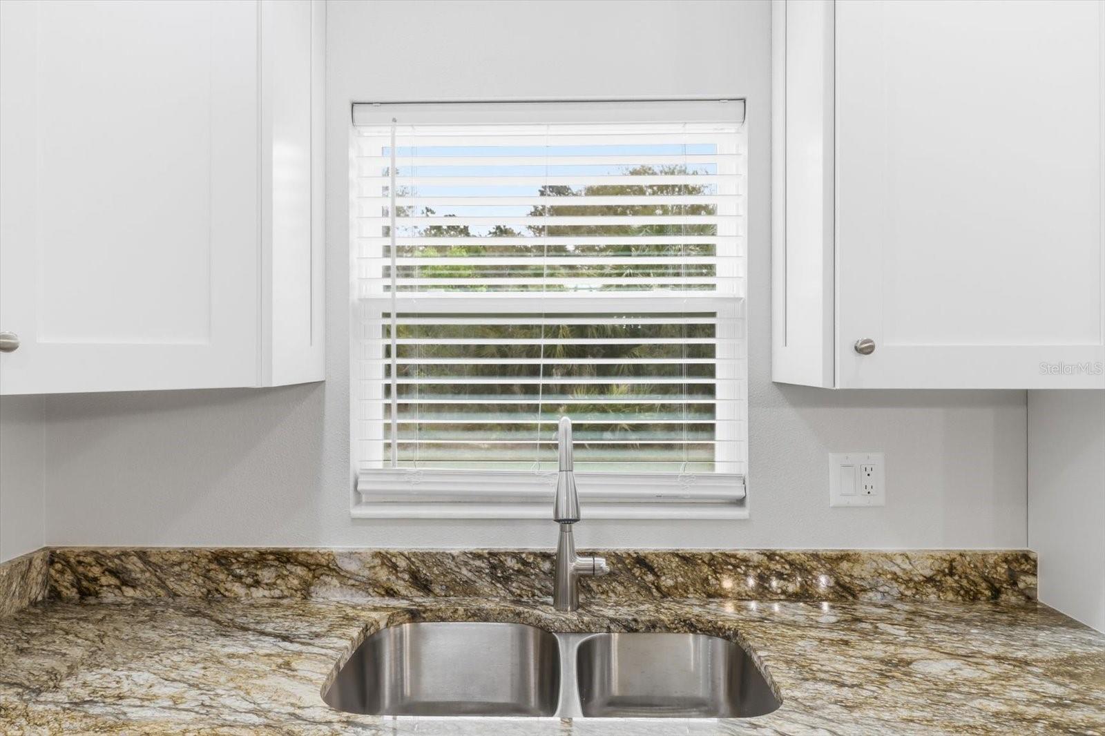 DE ROSA INC UNIT 03 - Residential