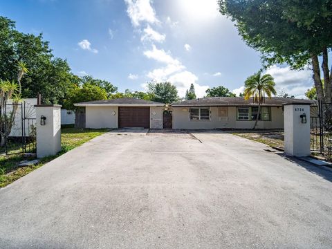 Photo of 4734 Delmonte Avenue, Sarasota, FL 34235 (MLS # A4688486)