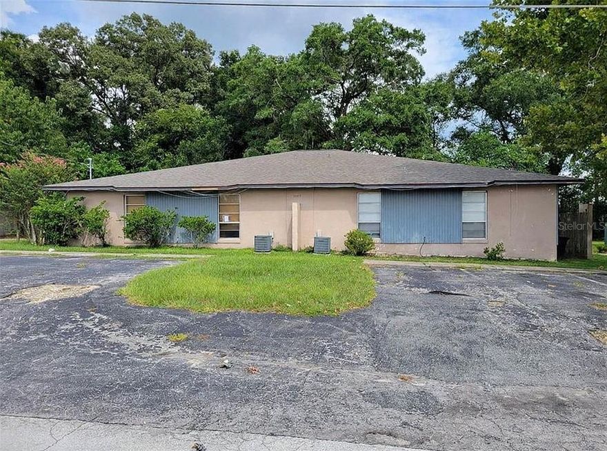 Spacious 2/2 quadplex located near Silver Springs State Park. Includes major kitchen appliances plus washer/dryer hookups. Ample closet space throughout unit and an outside patio for those beautiful Ocala nights.