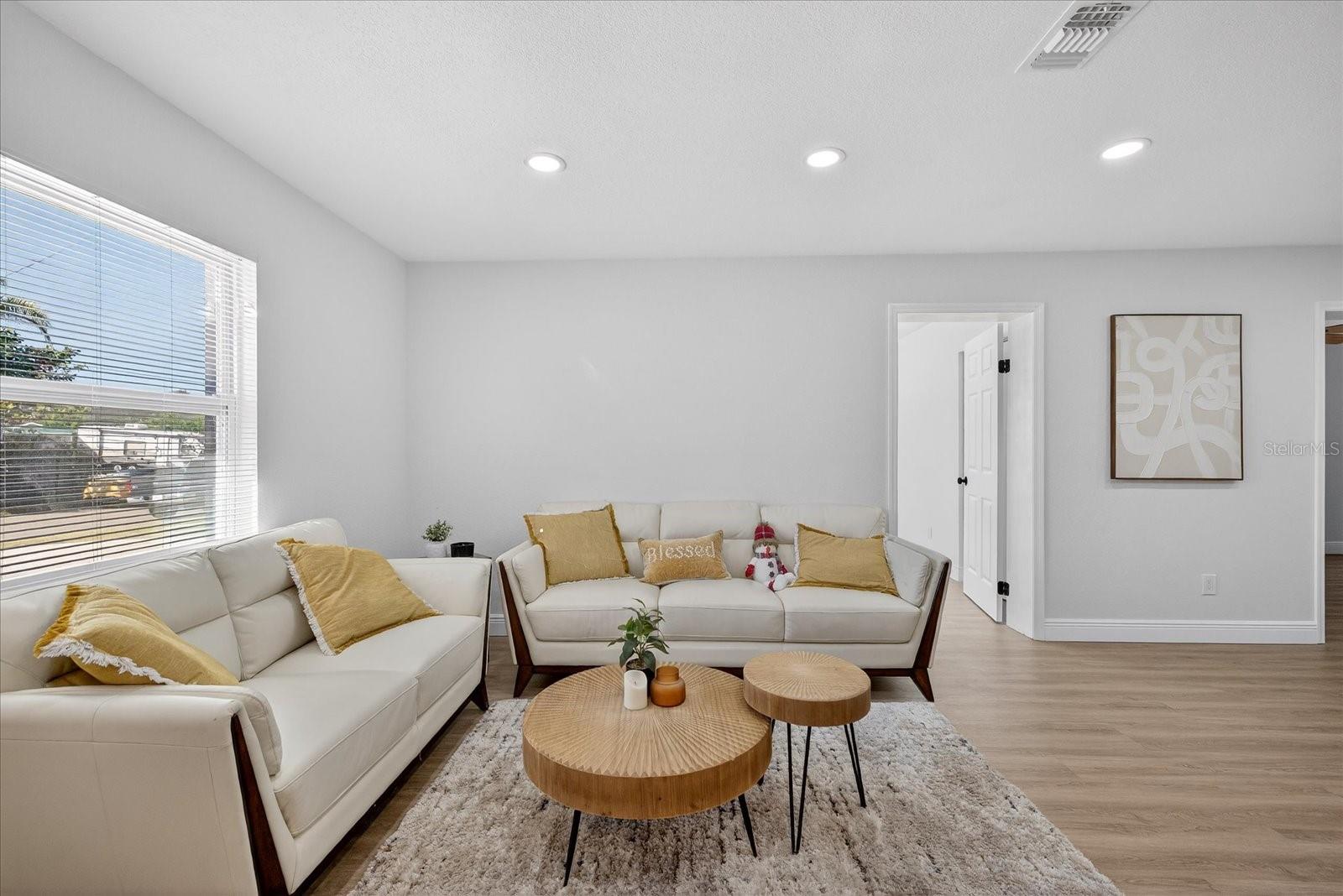 TAMPA SHORES INC #1 UN 1A REP - Residential