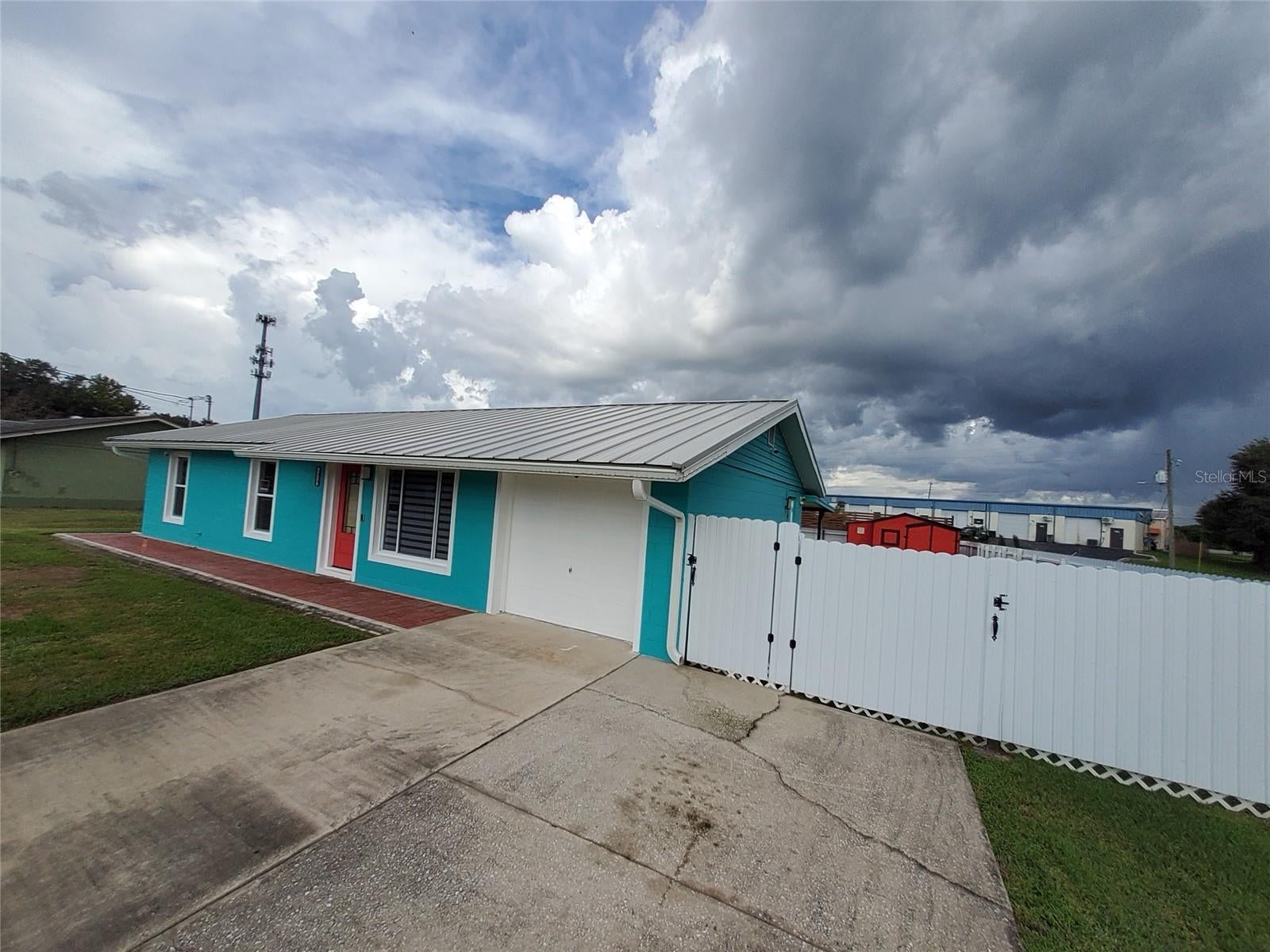 1319 MANOR DRIVE