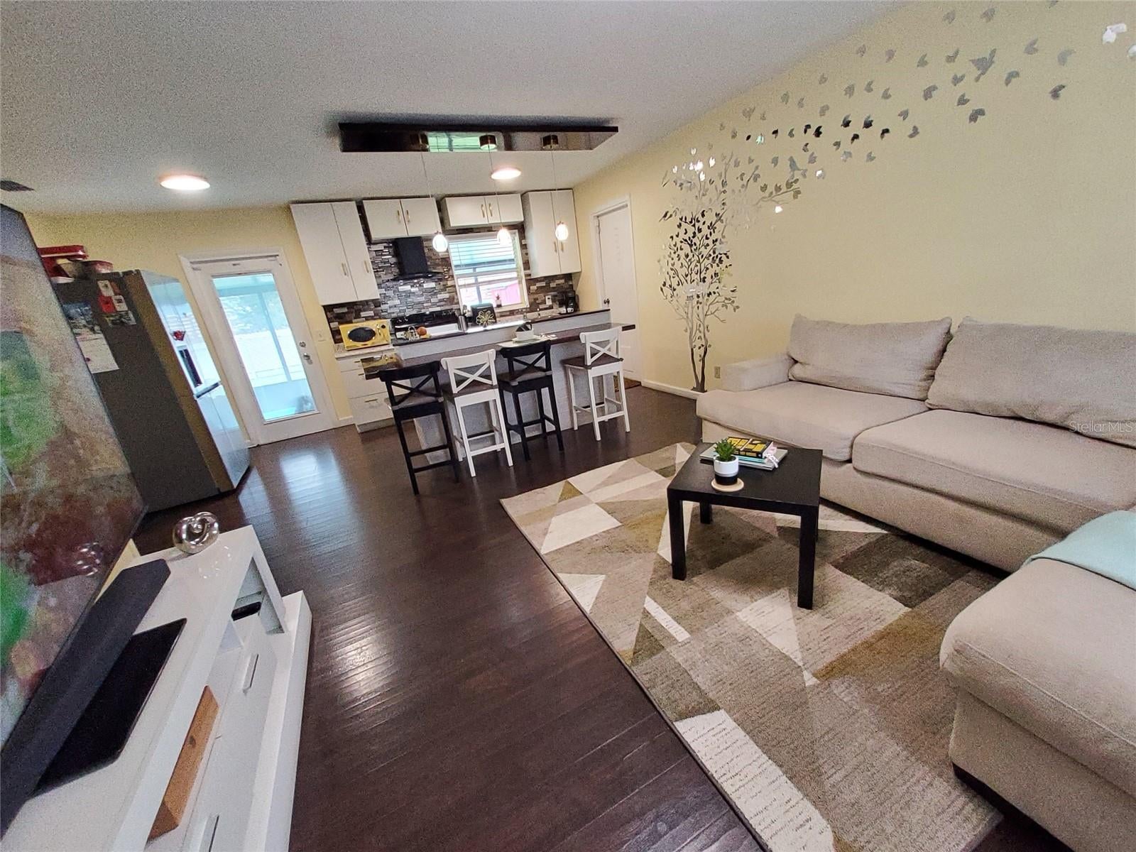 1319 MANOR DRIVE