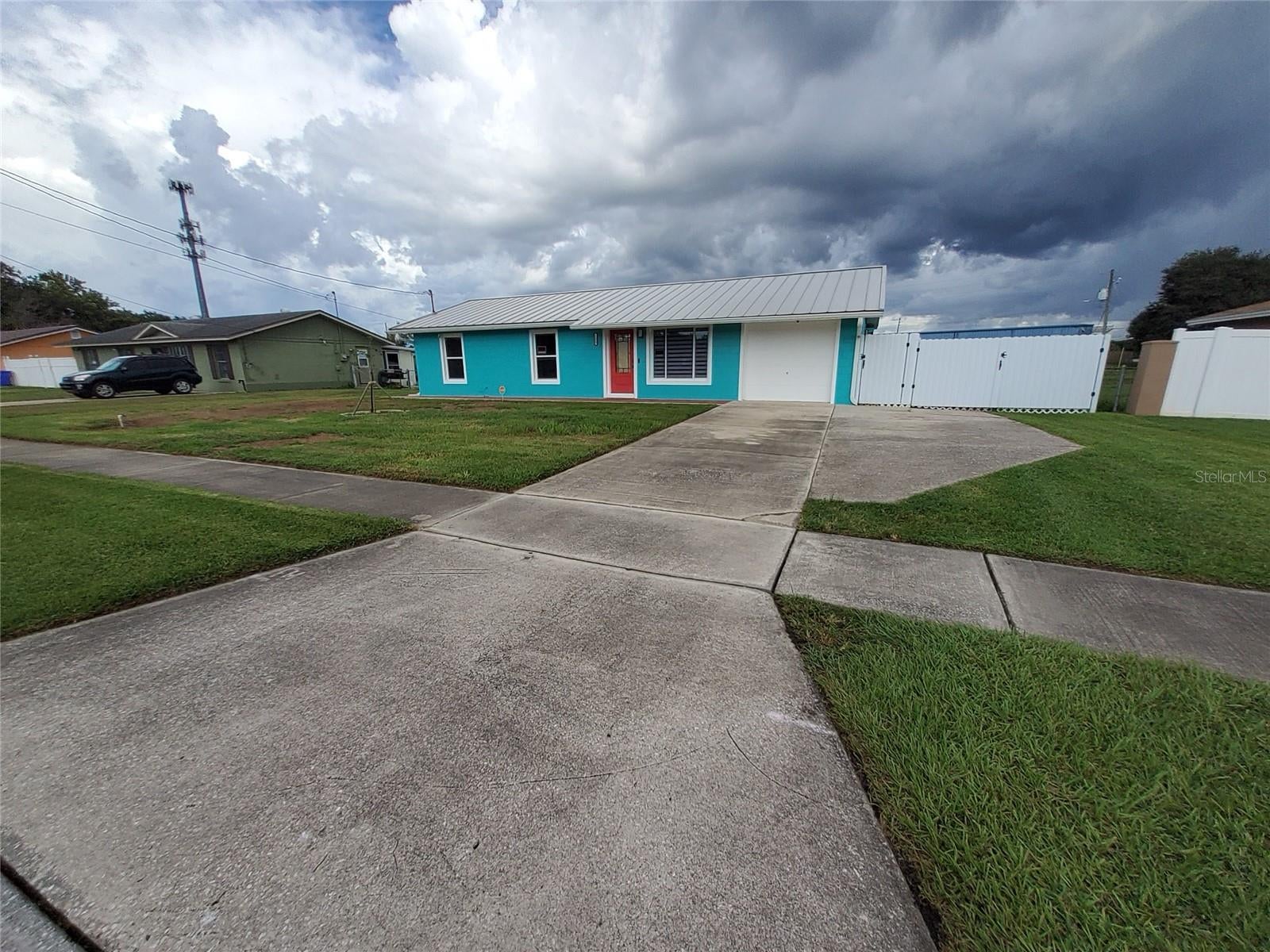1319 MANOR DRIVE