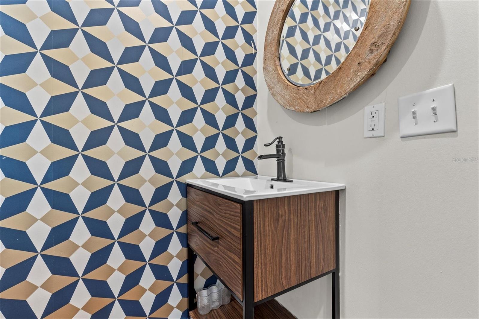 NORTH SHORE PARK - Residential Lease