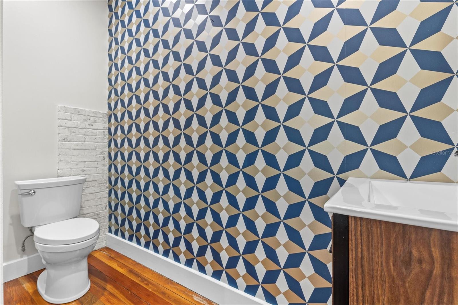 NORTH SHORE PARK - Residential Lease