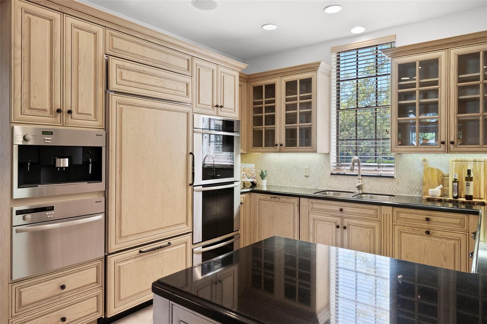 5010 BAYSHORE CONDO INC - Residential