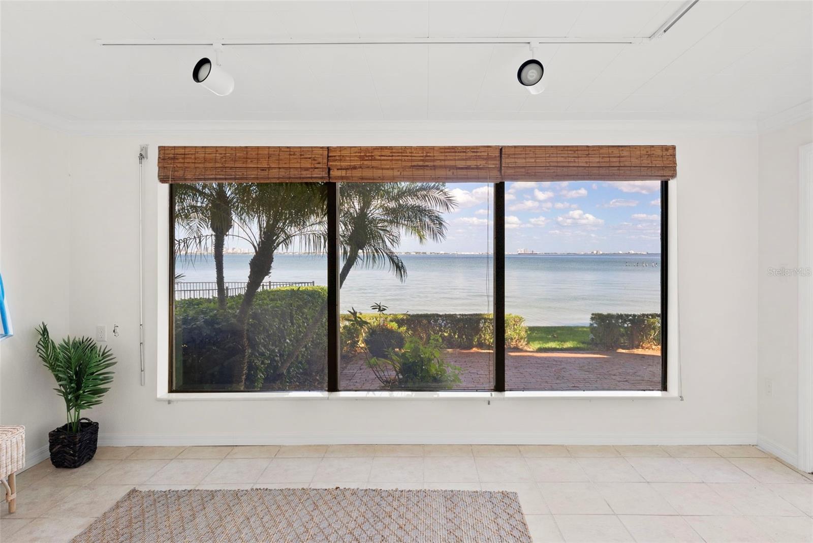 5010 BAYSHORE CONDO INC - Residential