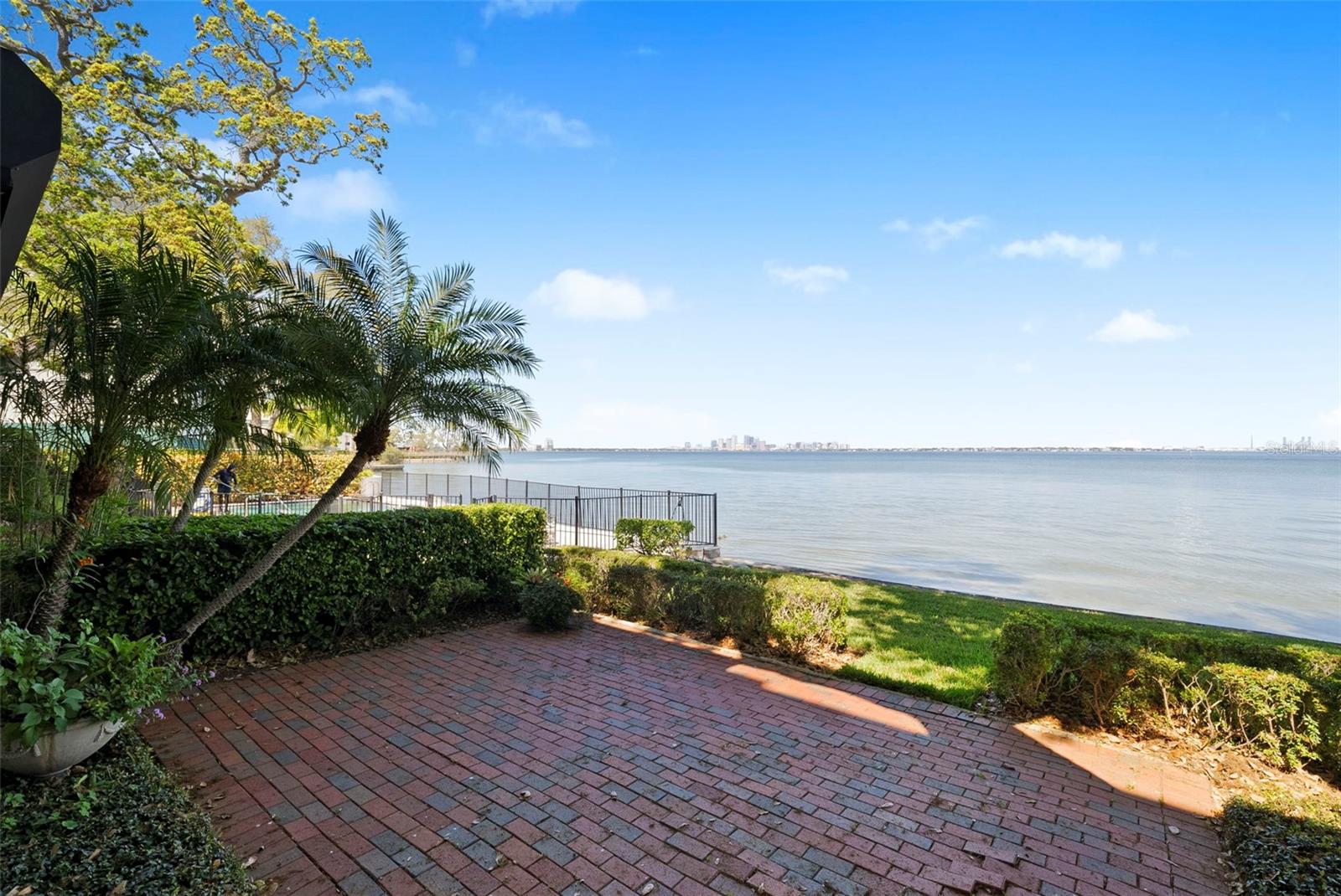 5010 BAYSHORE CONDO INC - Residential