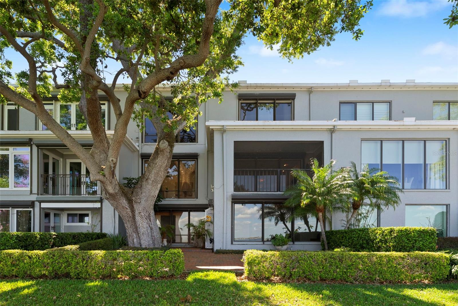 5010 BAYSHORE CONDO INC - Residential