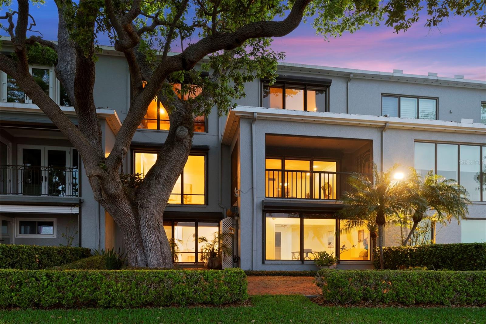 5010 BAYSHORE CONDO INC - Residential