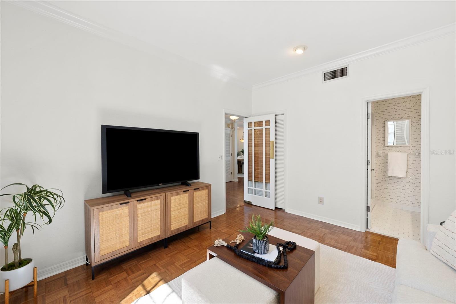 5010 BAYSHORE CONDO INC - Residential