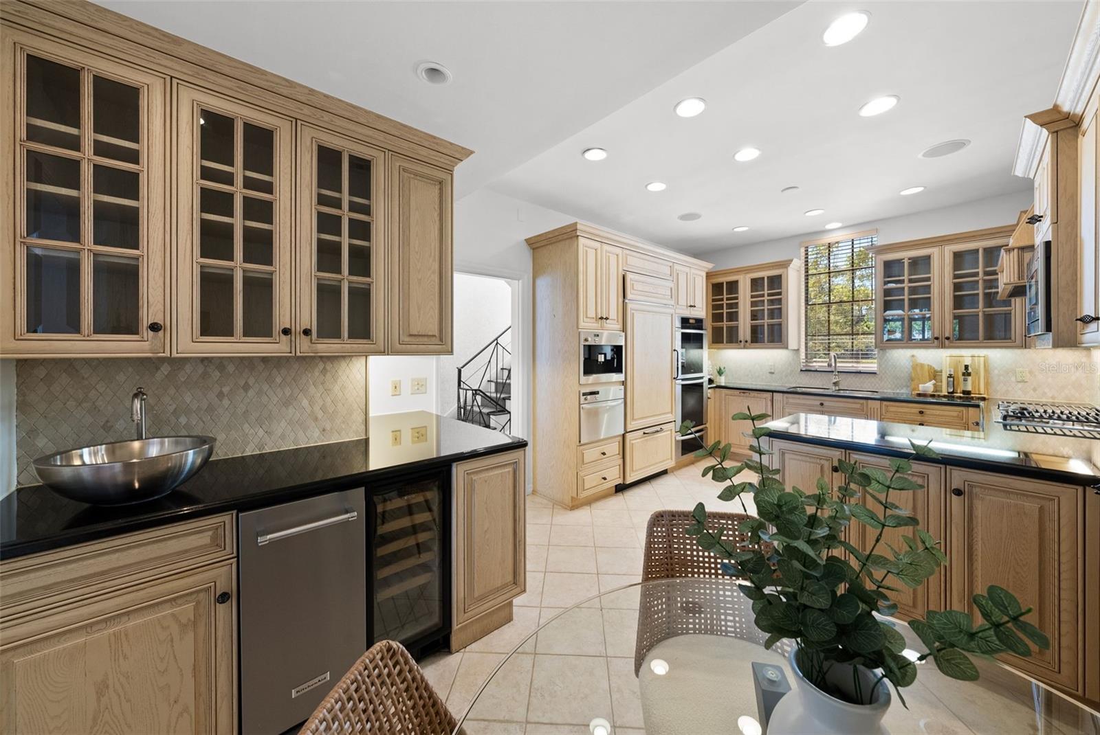 5010 BAYSHORE CONDO INC - Residential