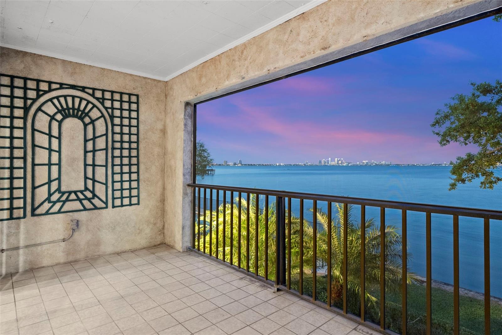 5010 BAYSHORE CONDO INC - Residential