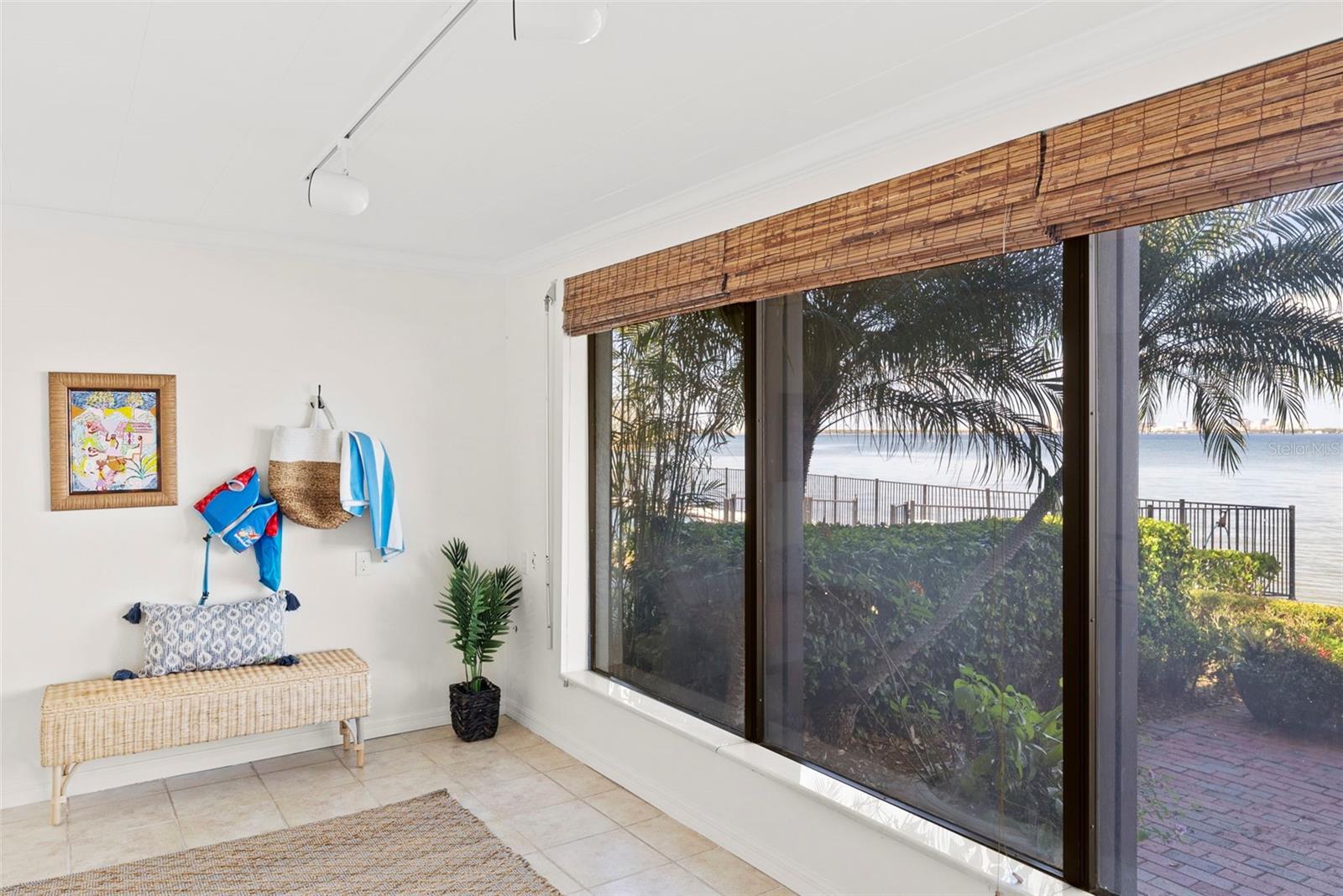 5010 BAYSHORE CONDO INC - Residential