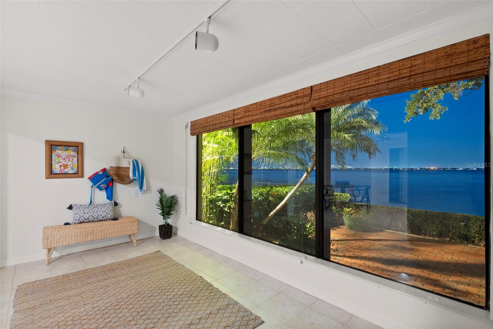 5010 BAYSHORE CONDO INC - Residential