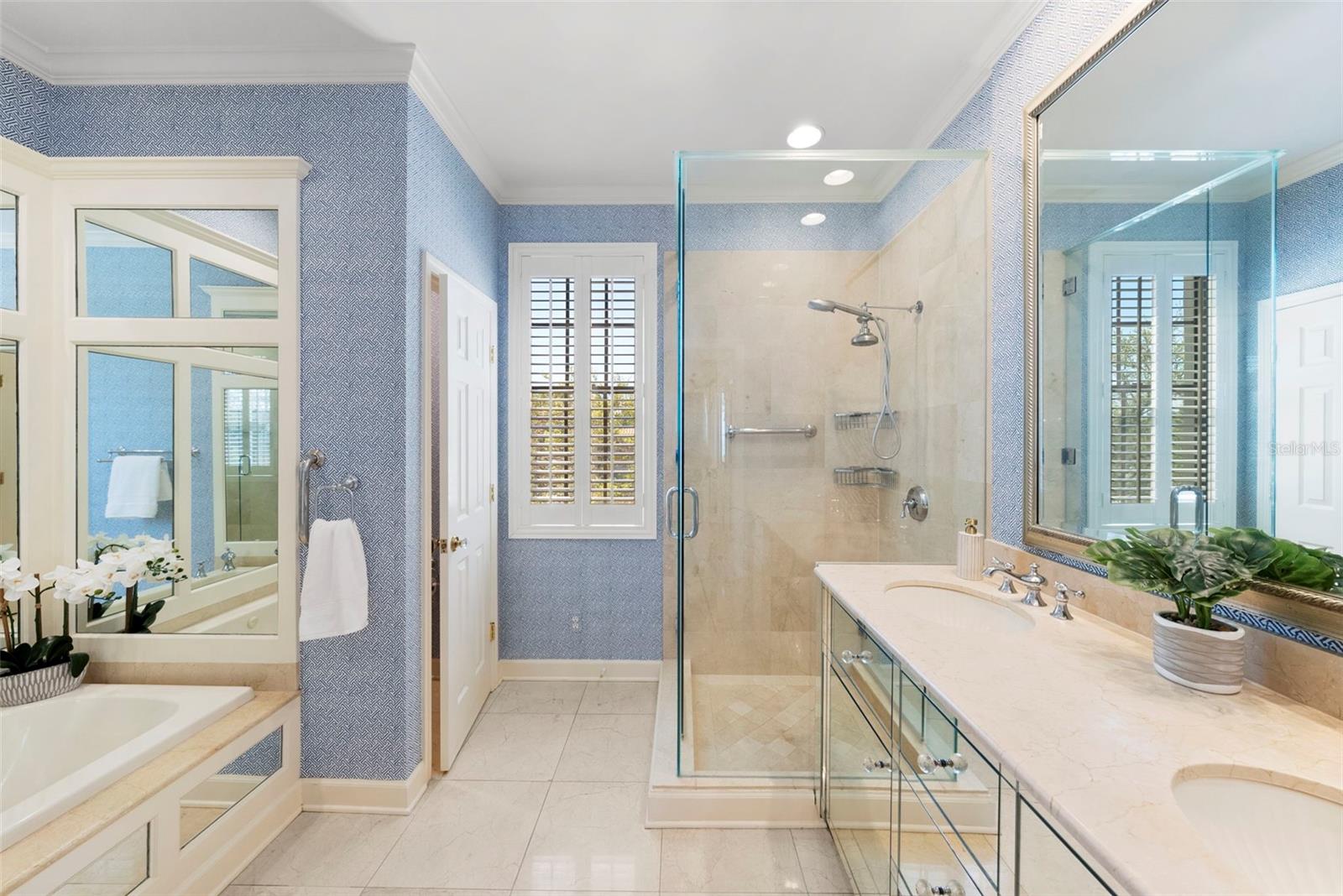 5010 BAYSHORE CONDO INC - Residential