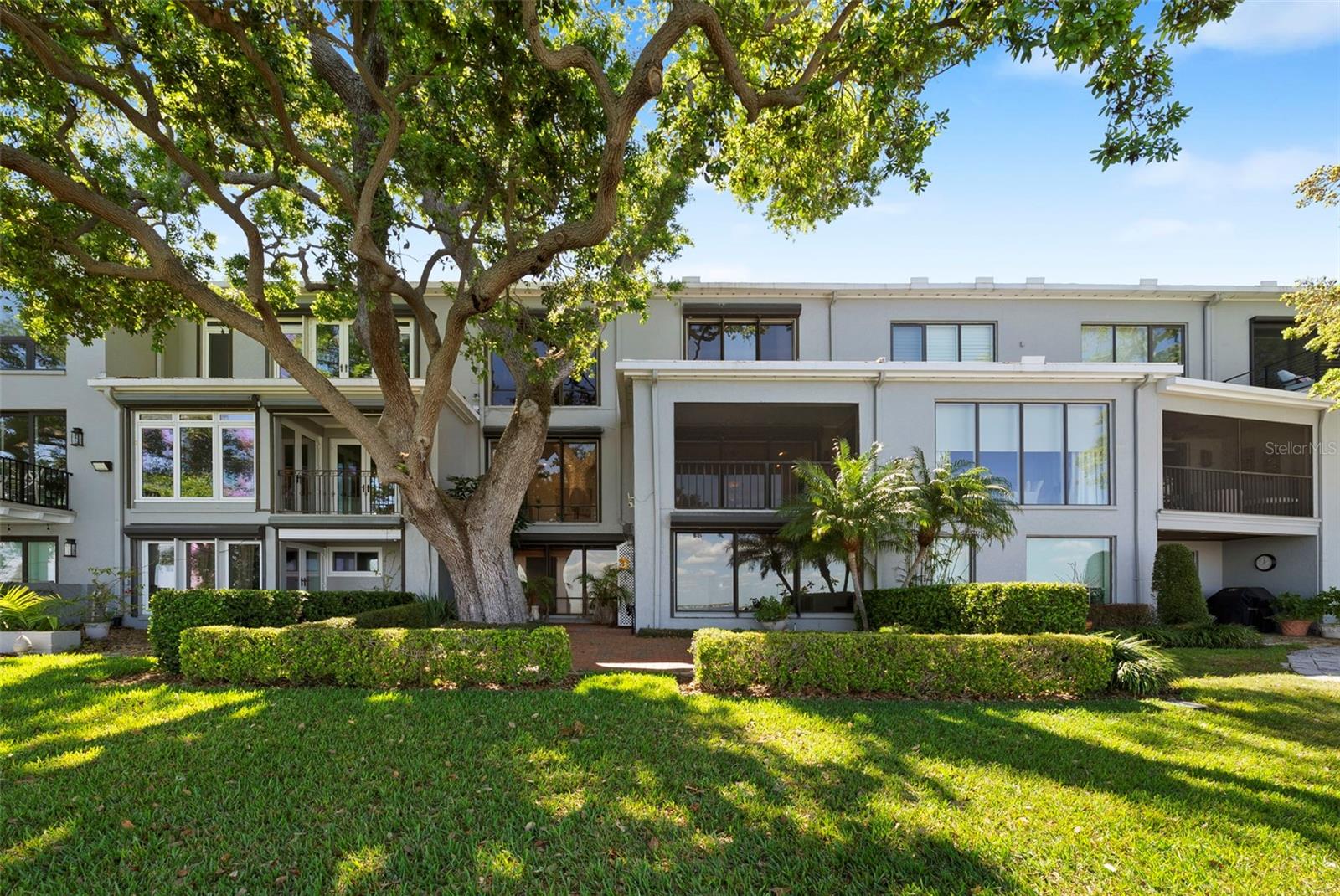 5010 BAYSHORE CONDO INC - Residential