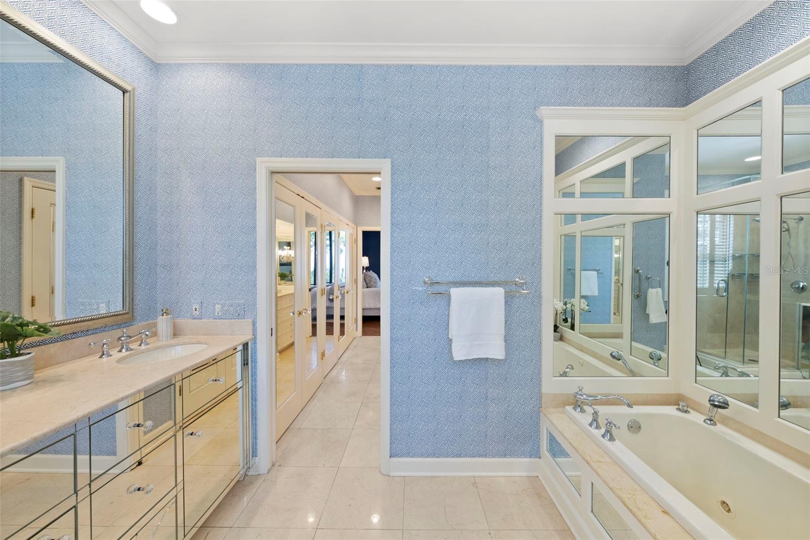 5010 BAYSHORE CONDO INC - Residential