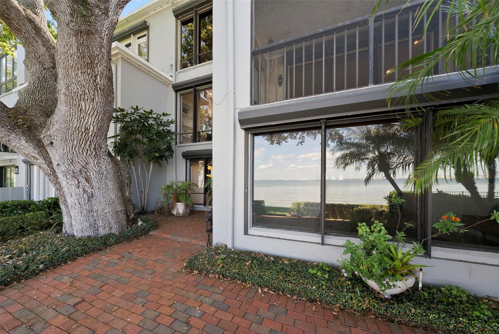 5010 BAYSHORE CONDO INC - Residential