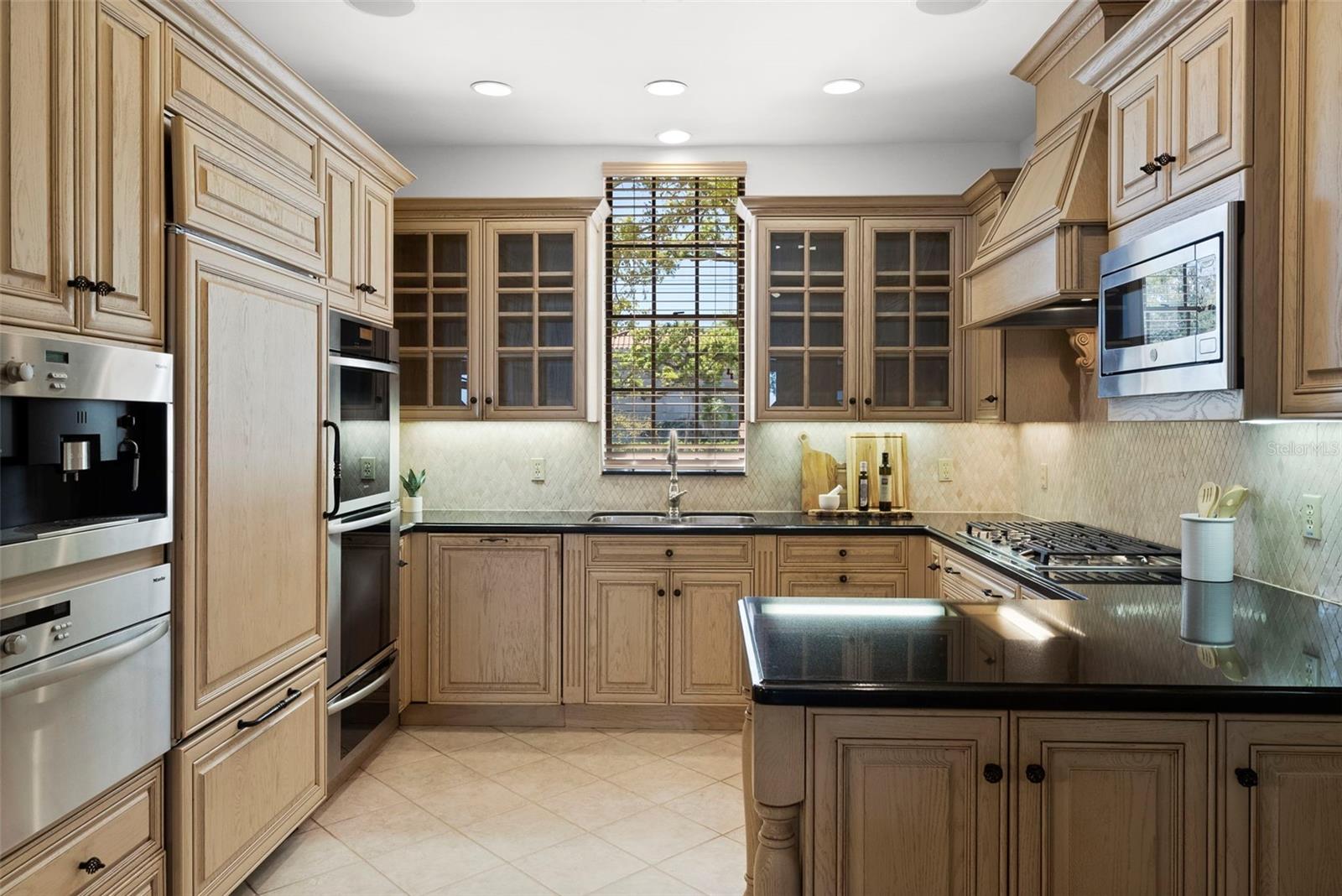 5010 BAYSHORE CONDO INC - Residential