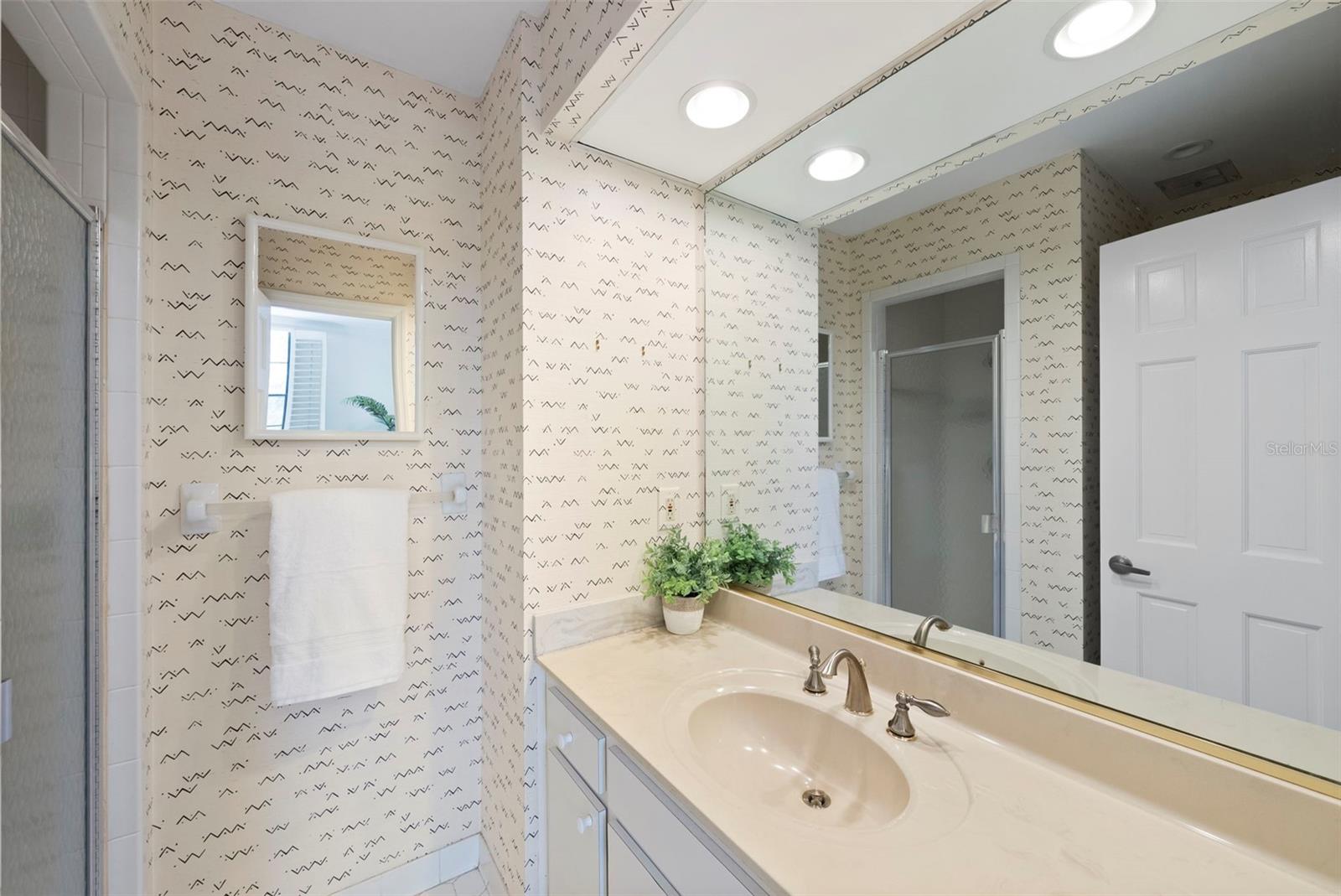 5010 BAYSHORE CONDO INC - Residential