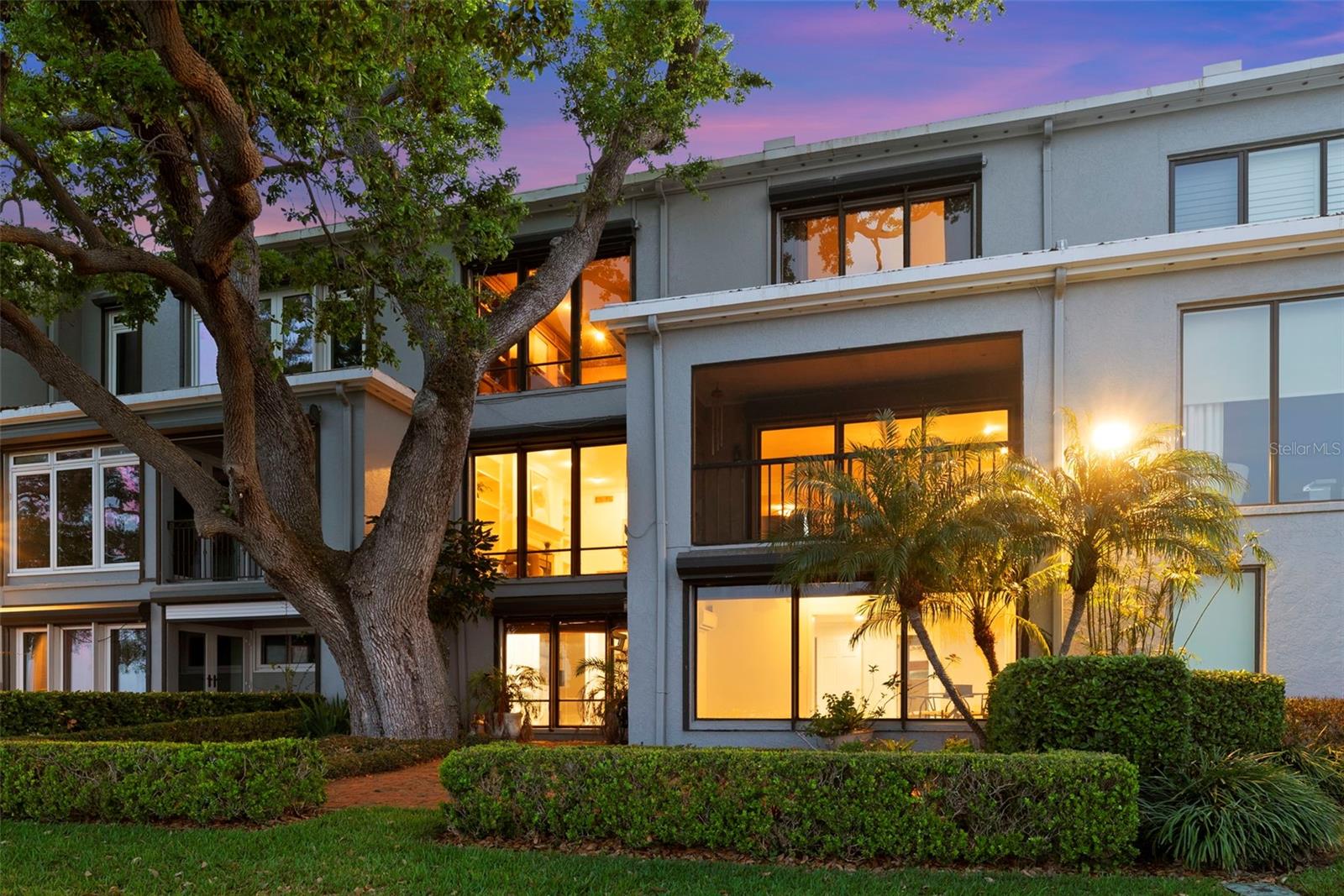 5010 BAYSHORE CONDO INC - Residential