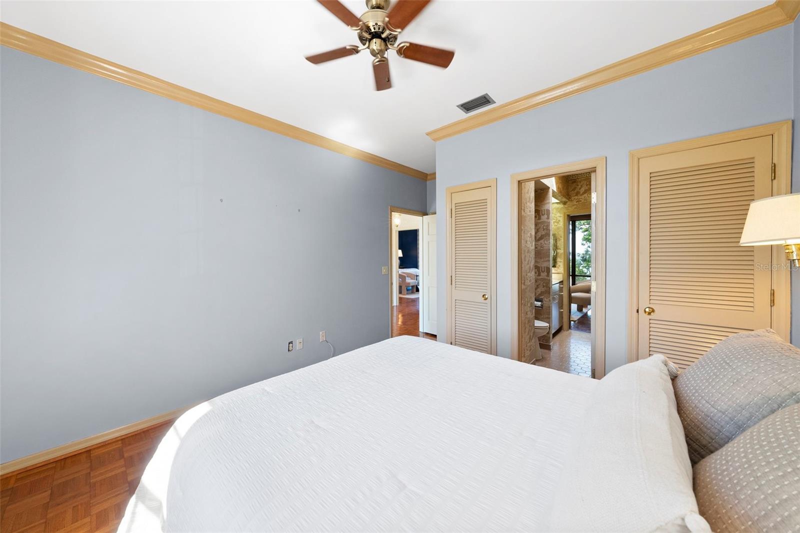 5010 BAYSHORE CONDO INC - Residential