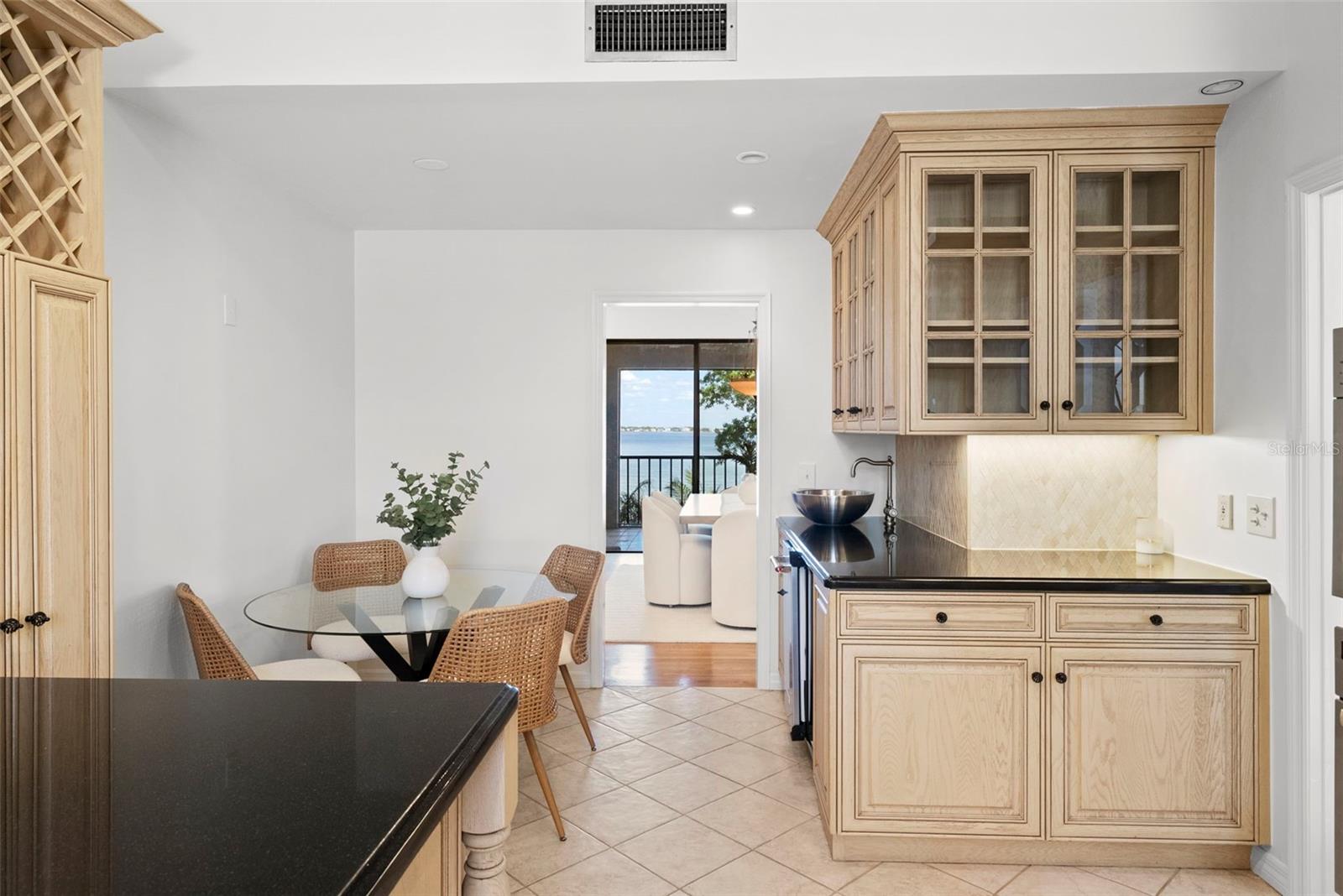 5010 BAYSHORE CONDO INC - Residential