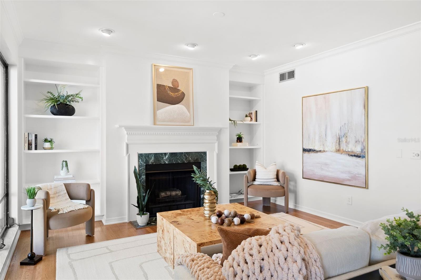 5010 BAYSHORE CONDO INC - Residential