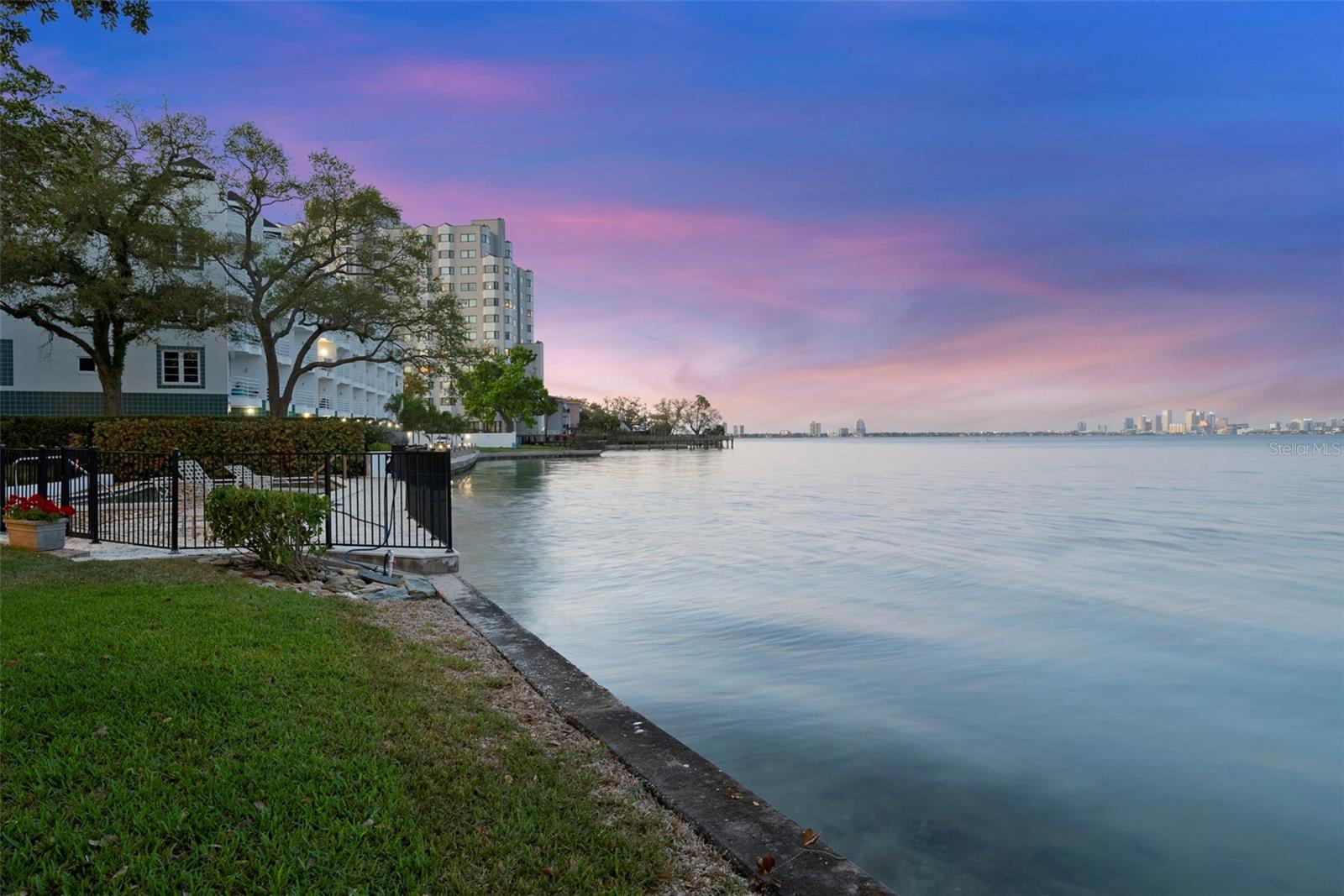 5010 BAYSHORE CONDO INC - Residential