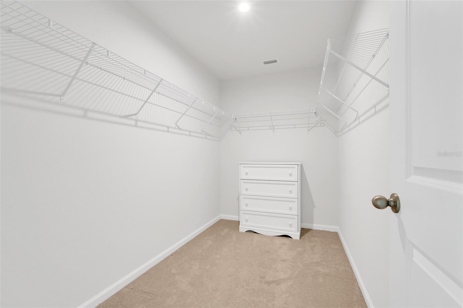 HOLDEN RDG TWNHMS - Residential Lease