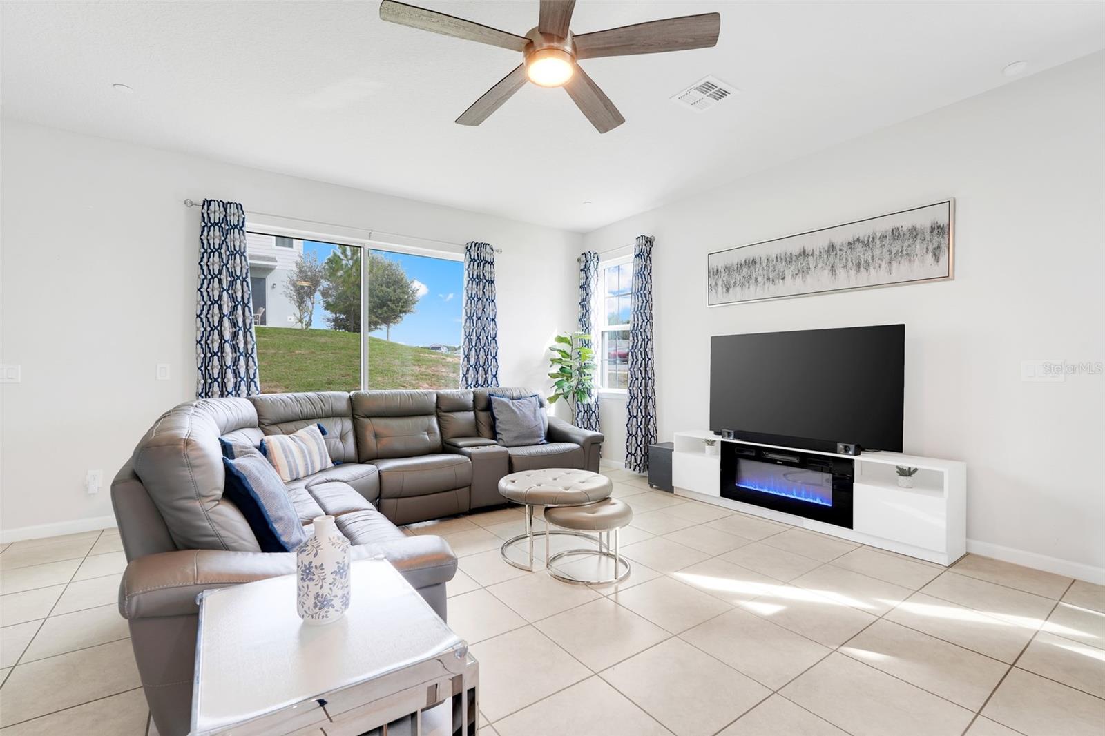 HOLDEN RDG TWNHMS - Residential Lease