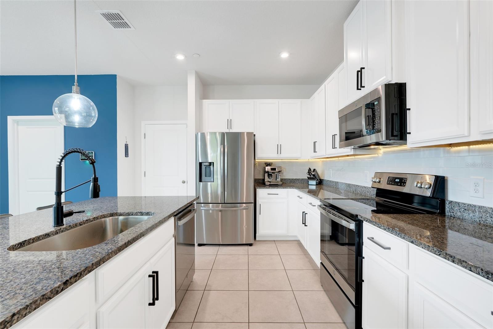 HOLDEN RDG TWNHMS - Residential Lease