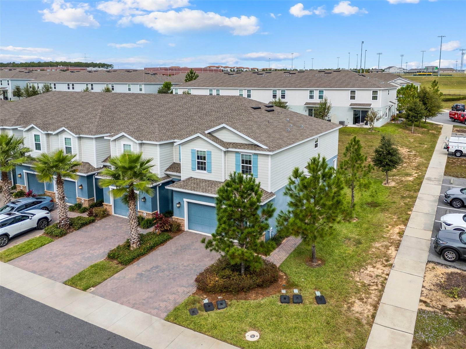 HOLDEN RDG TWNHMS - Residential Lease