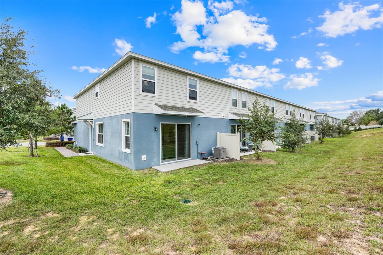 HOLDEN RDG TWNHMS - Residential Lease