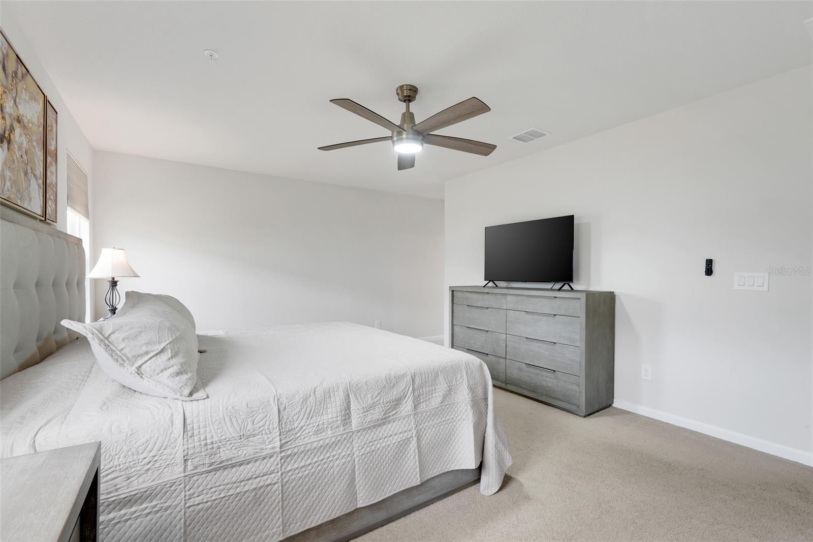 HOLDEN RDG TWNHMS - Residential Lease