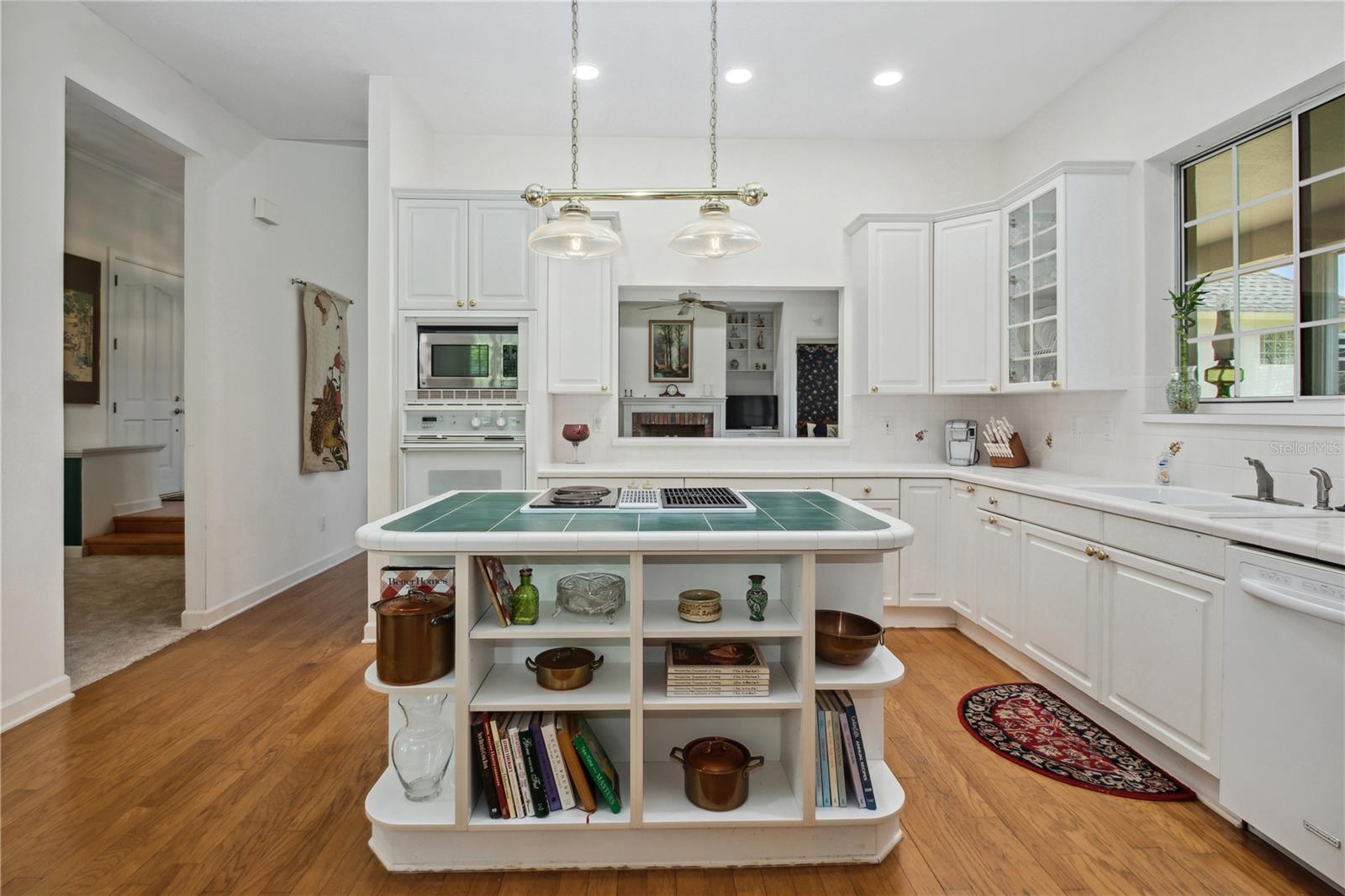 PARK PLACE ON LAKE JOANNA - Residential