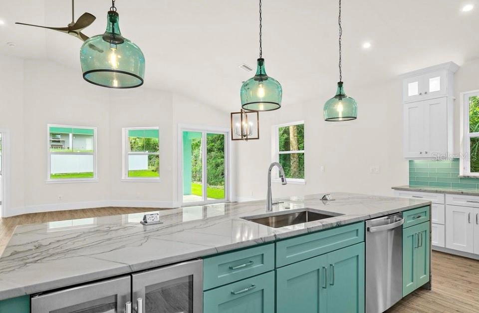 2509 LAKESHORE DRIVE