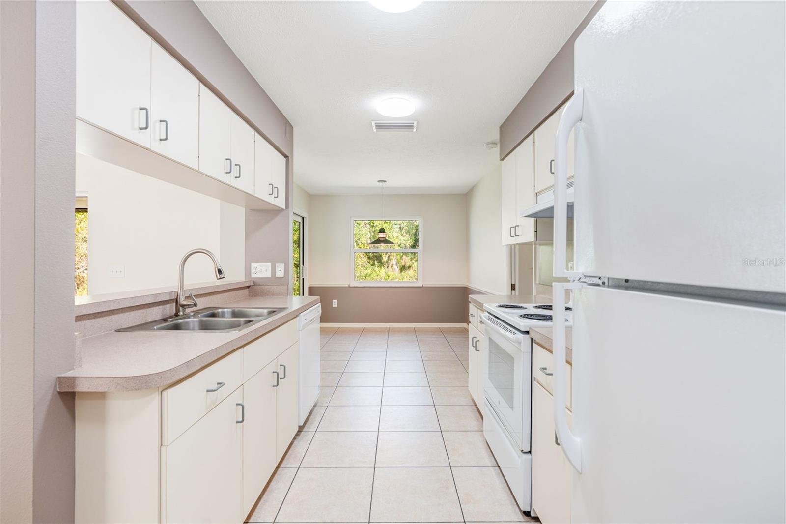 COLONIAL OAKS - Residential