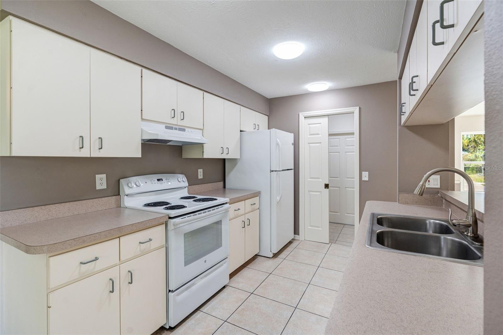 COLONIAL OAKS - Residential