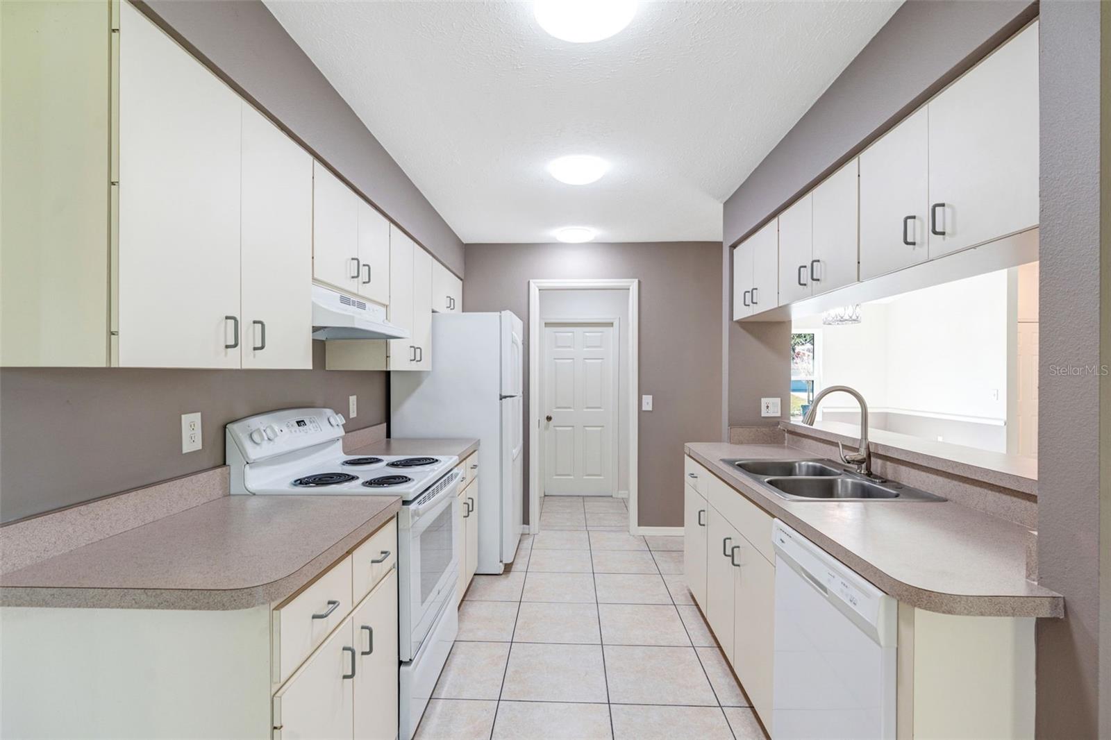 COLONIAL OAKS - Residential