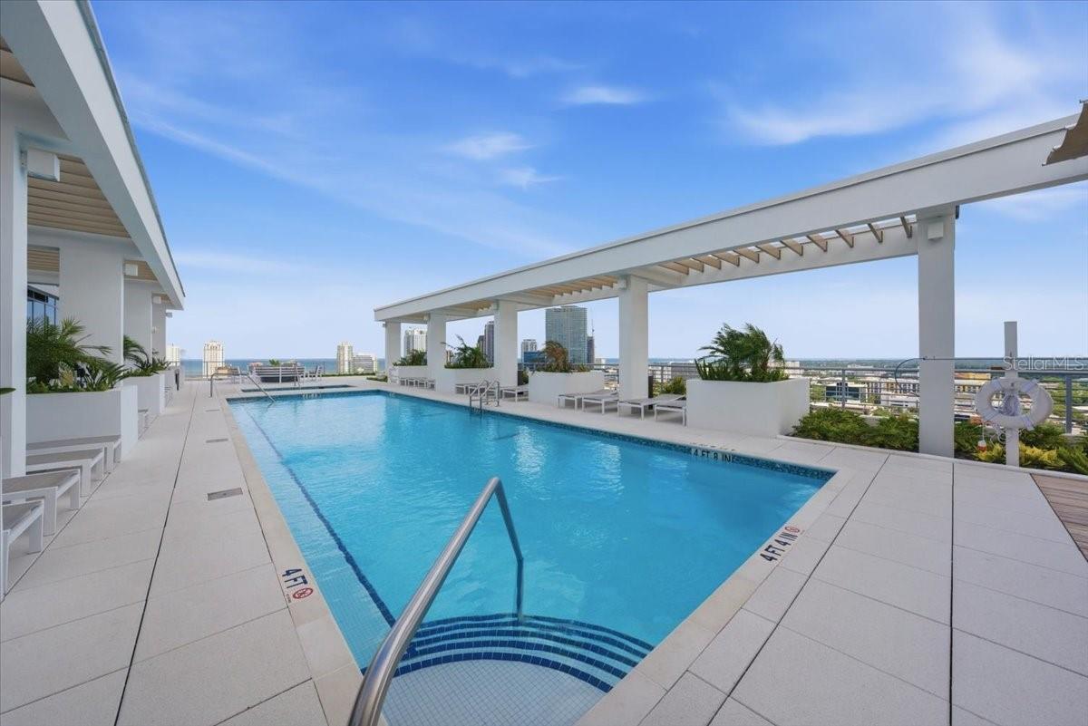 REFLECTION CONDO - Residential
