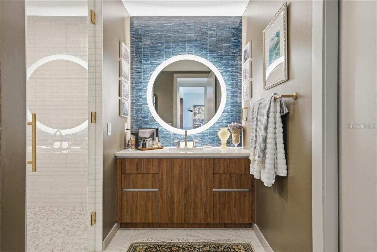 REFLECTION CONDO - Residential