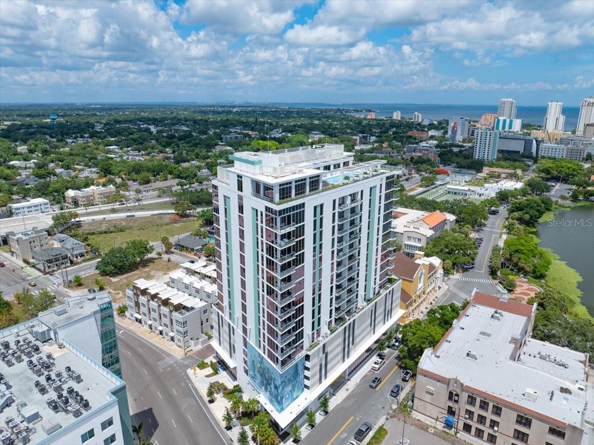 REFLECTION CONDO - Residential