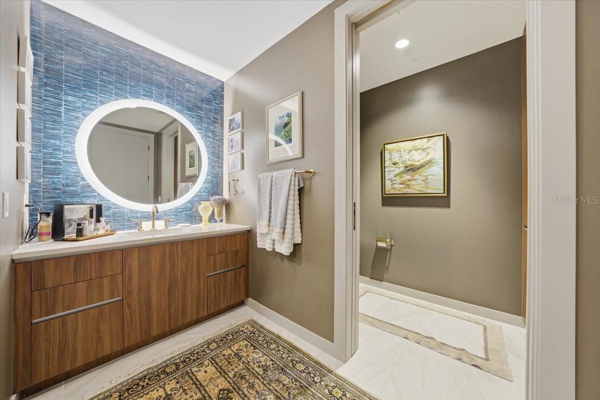 REFLECTION CONDO - Residential